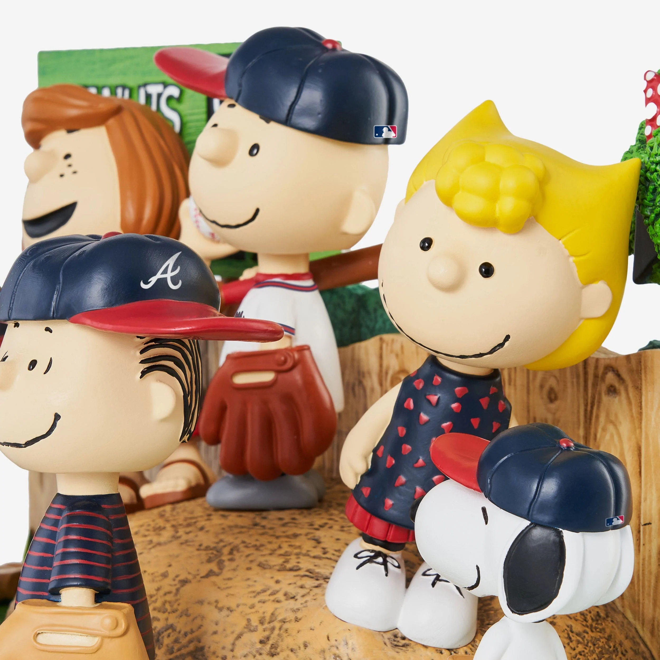 Atlanta Braves Peanuts Gang Baseball Field Mini Bobblehead Scene - Image 3