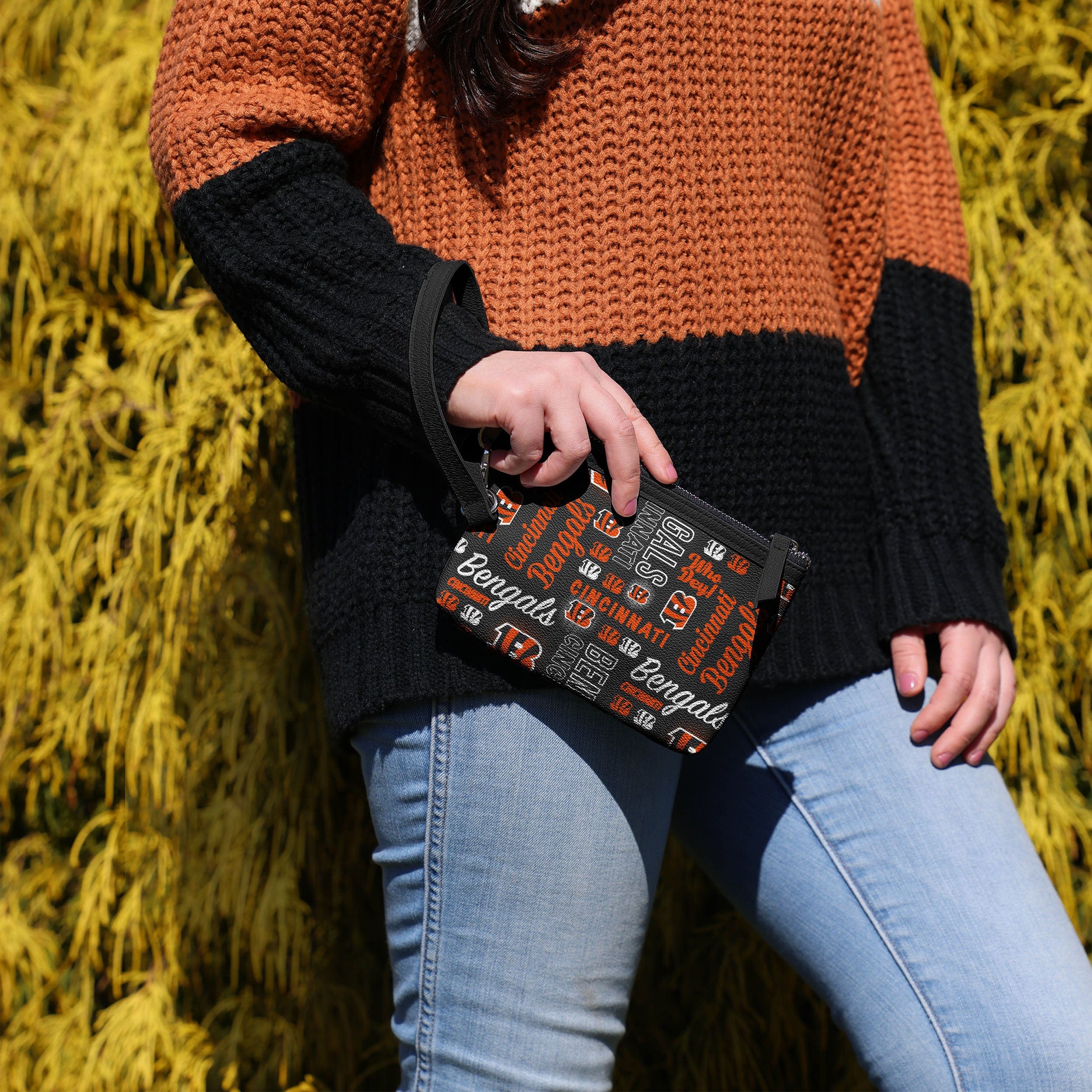 Cincinnati Bengals Spirited Style Printed Collection Repeat Logo Wristlet - Image 3