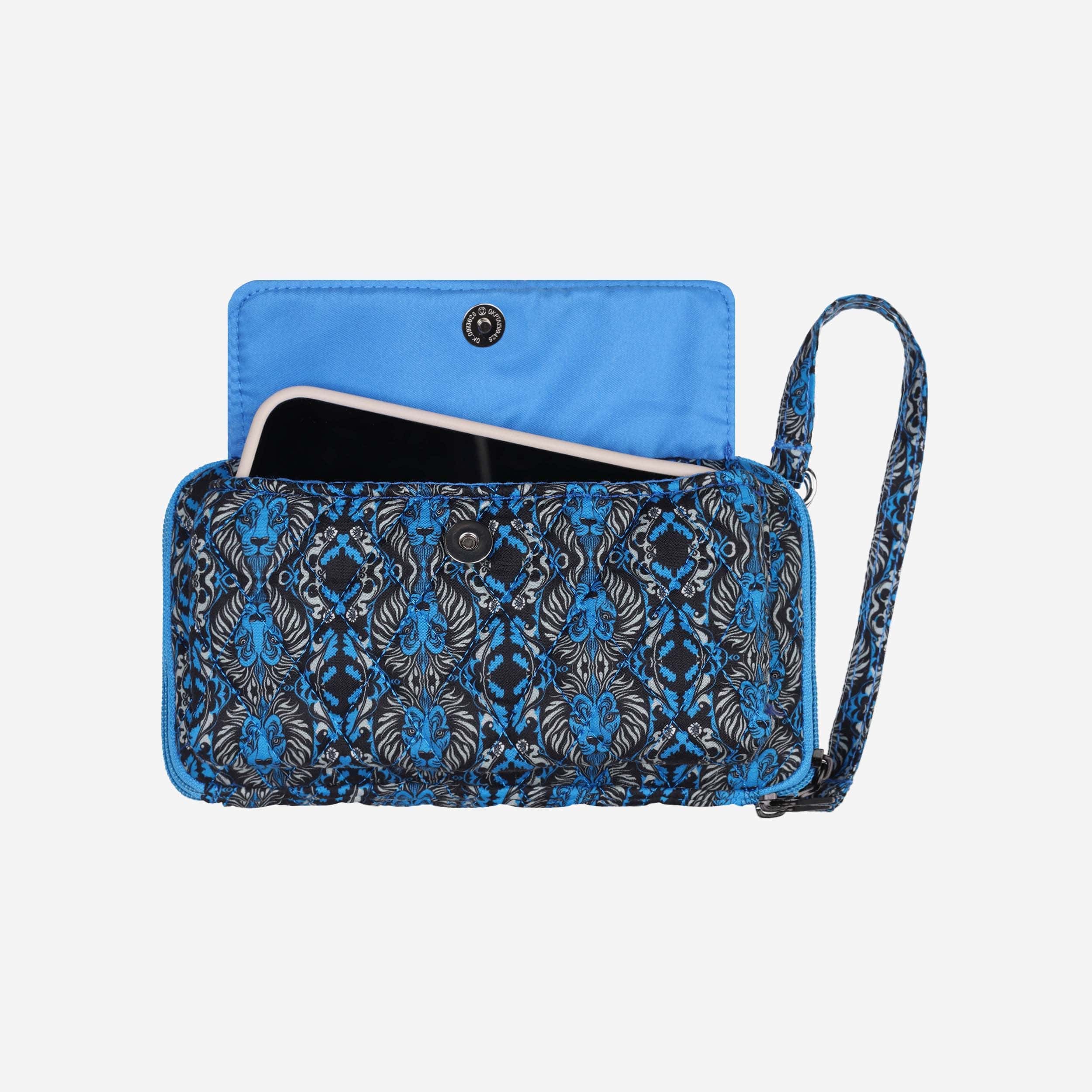 Detroit Lions Quilted Printed Wristlet - Image 4
