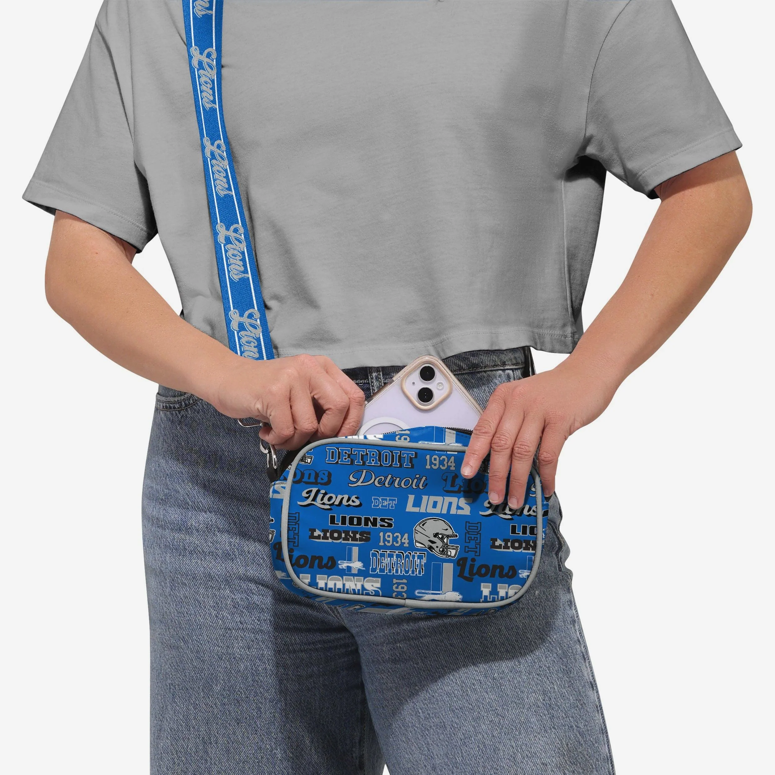 Detroit Lions Repeat Retro Print Nylon Crossbody Bag - Image 3