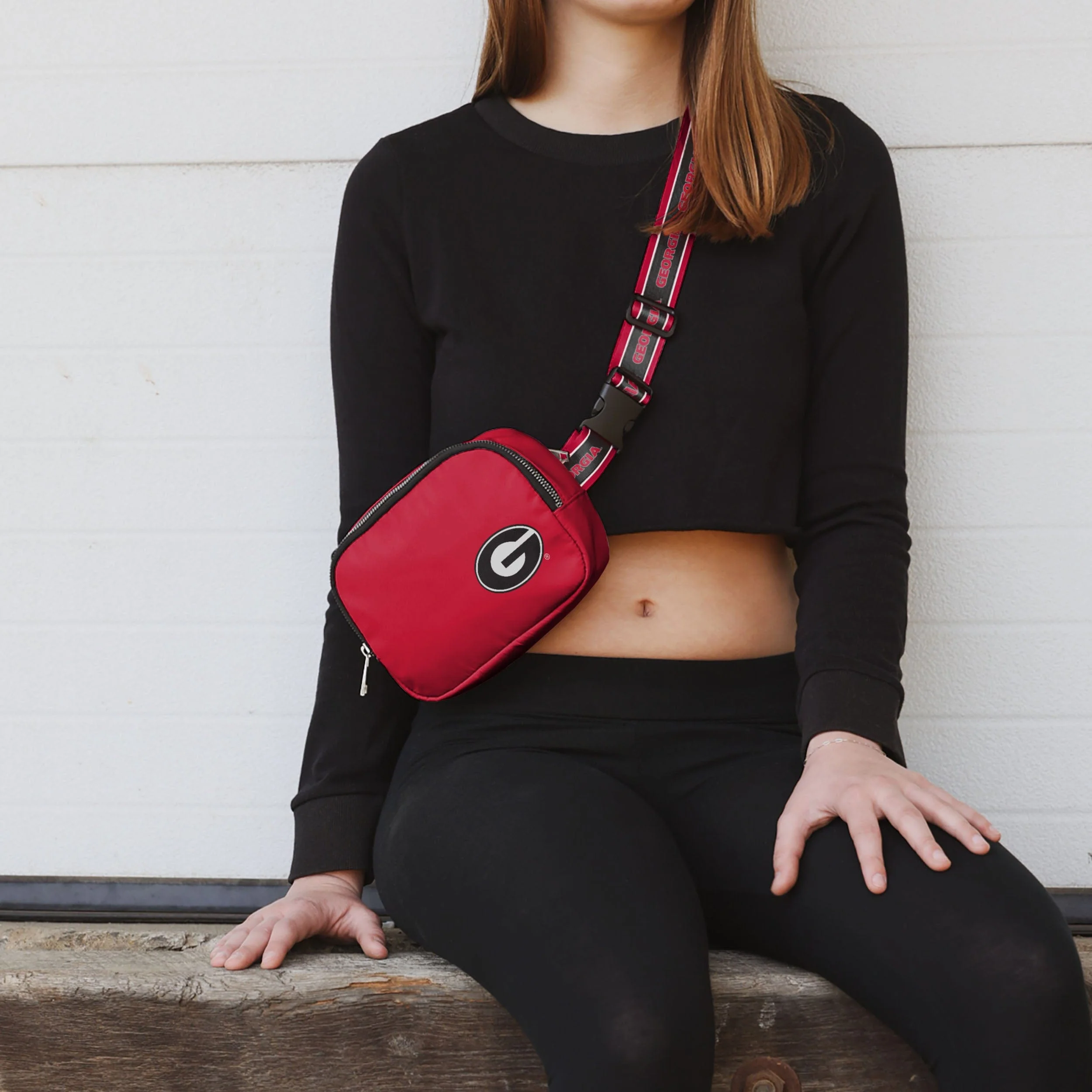 Georgia Bulldogs Team Wordmark Crossbody Belt Bag - Image 3
