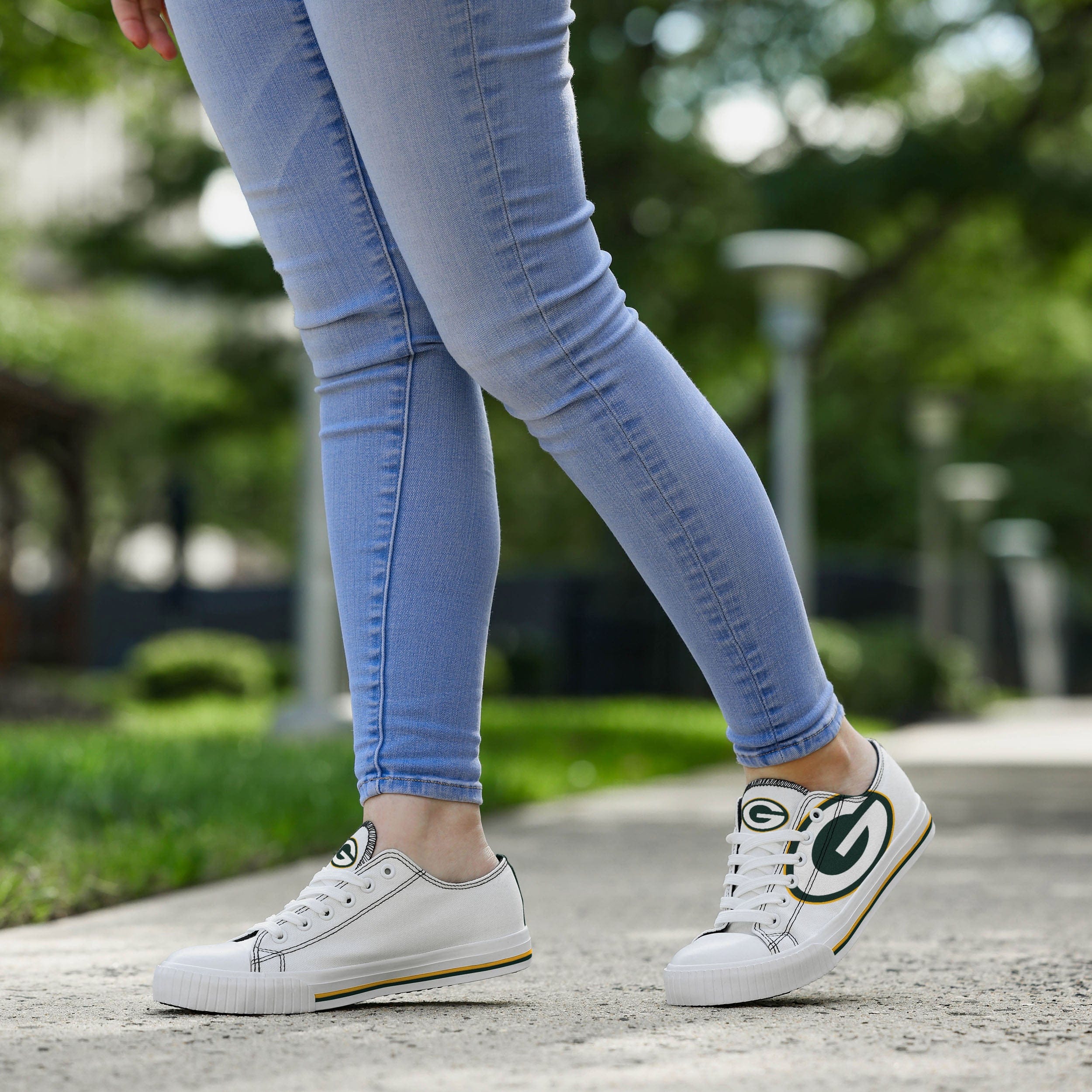 Green Bay Packers Womens Big Logo Low Top White Canvas Shoes - Image 3
