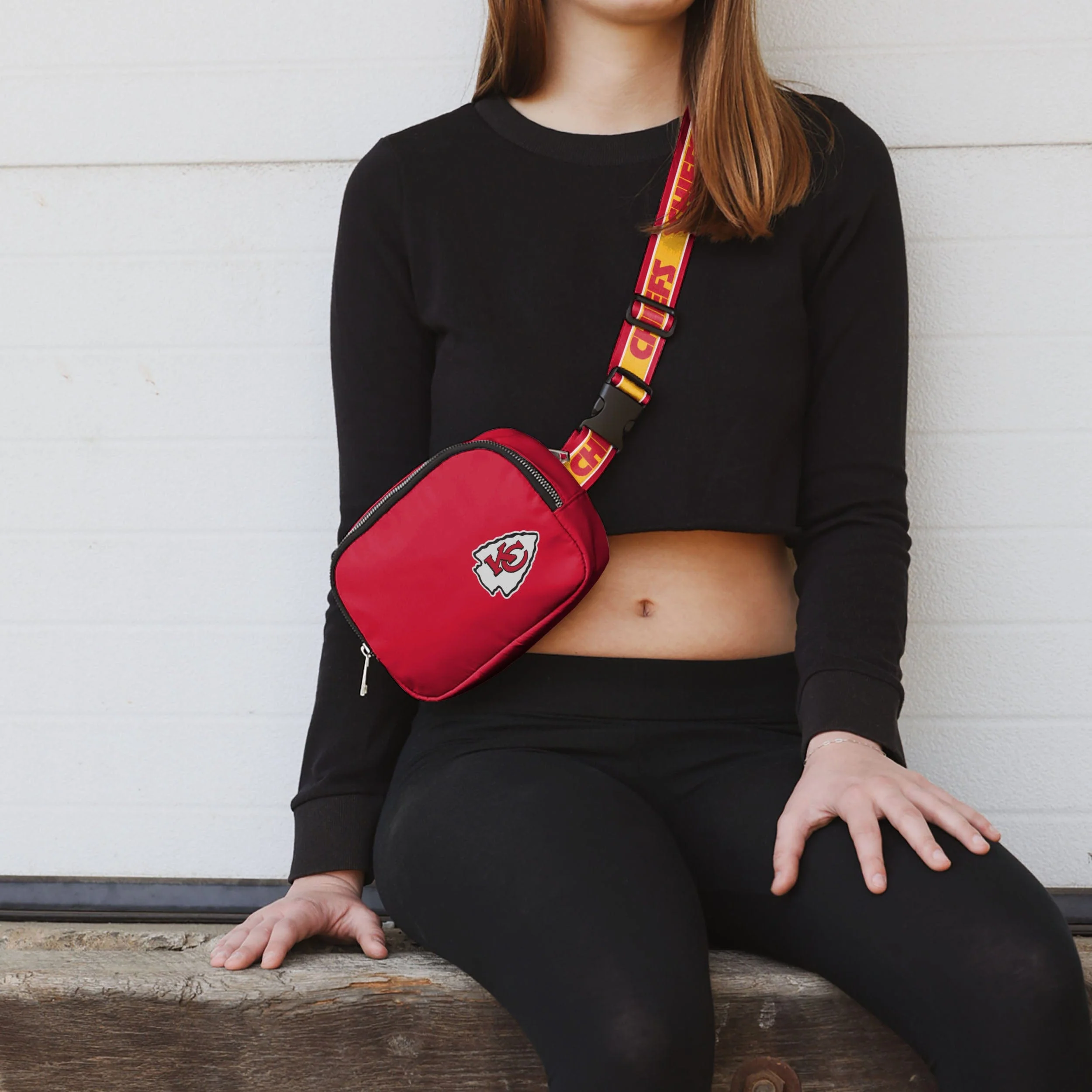 Kansas City Chiefs Team Wordmark Crossbody Belt Bag - Image 3