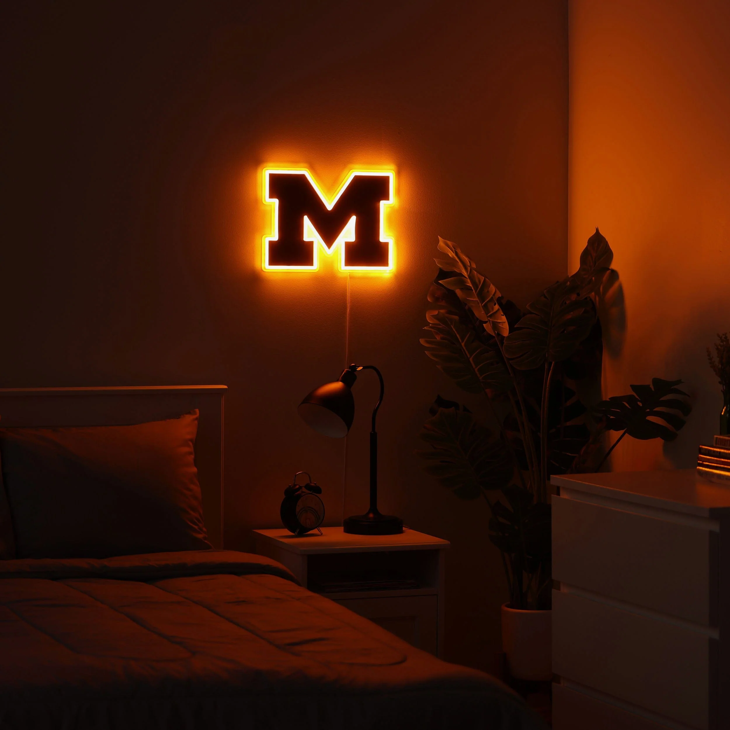 Michigan Wolverines LED Neon Light Up Team Logo Sign - Image 3