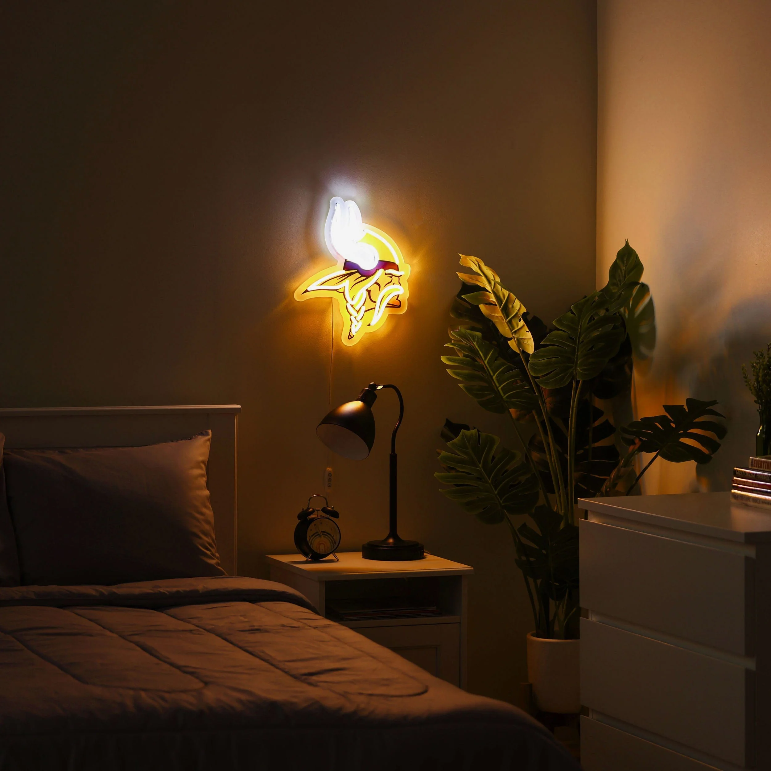 Minnesota Vikings LED Neon Light Up Team Logo Sign - Image 3
