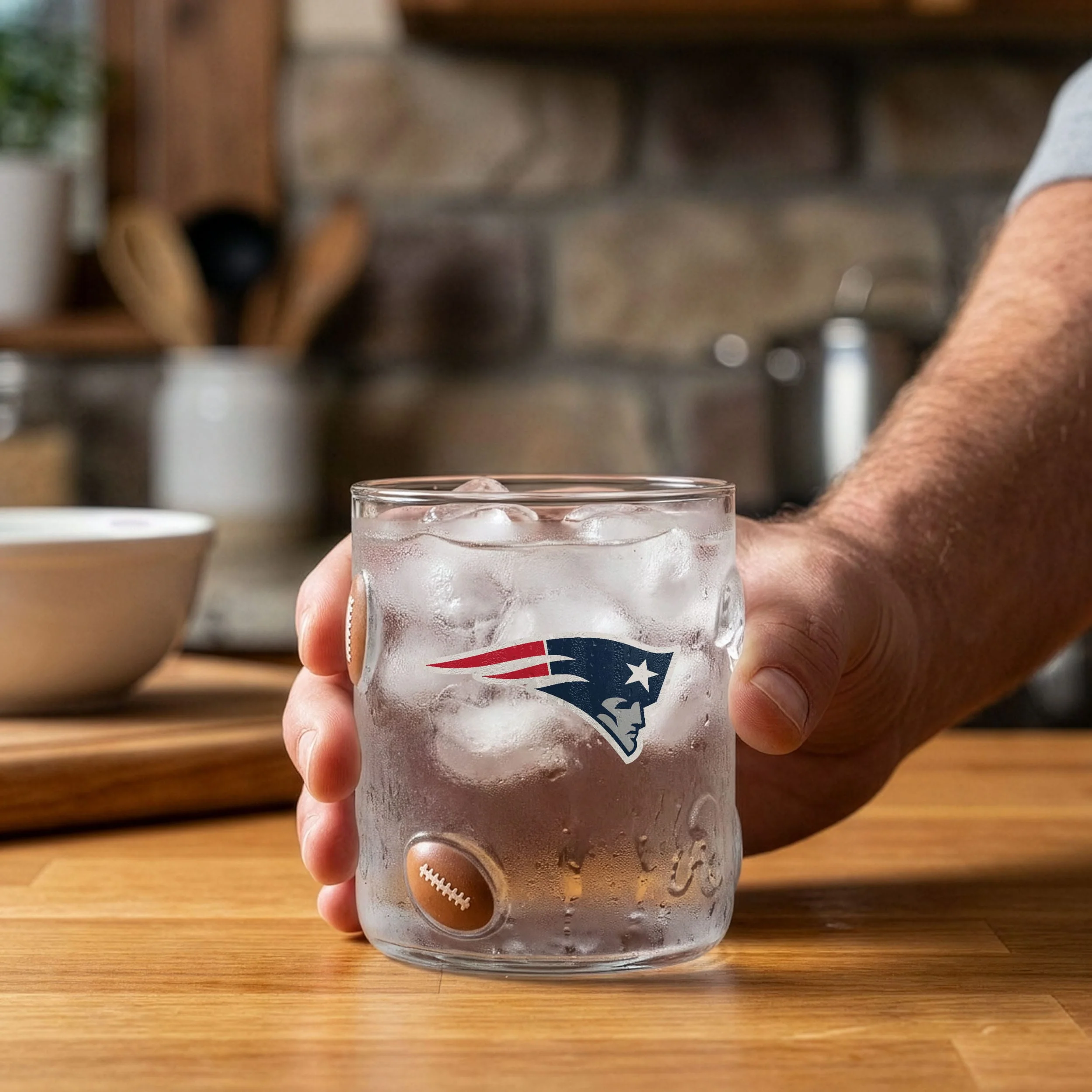 New England Patriots Team Logo 17 oz Glass Cup - Image 3