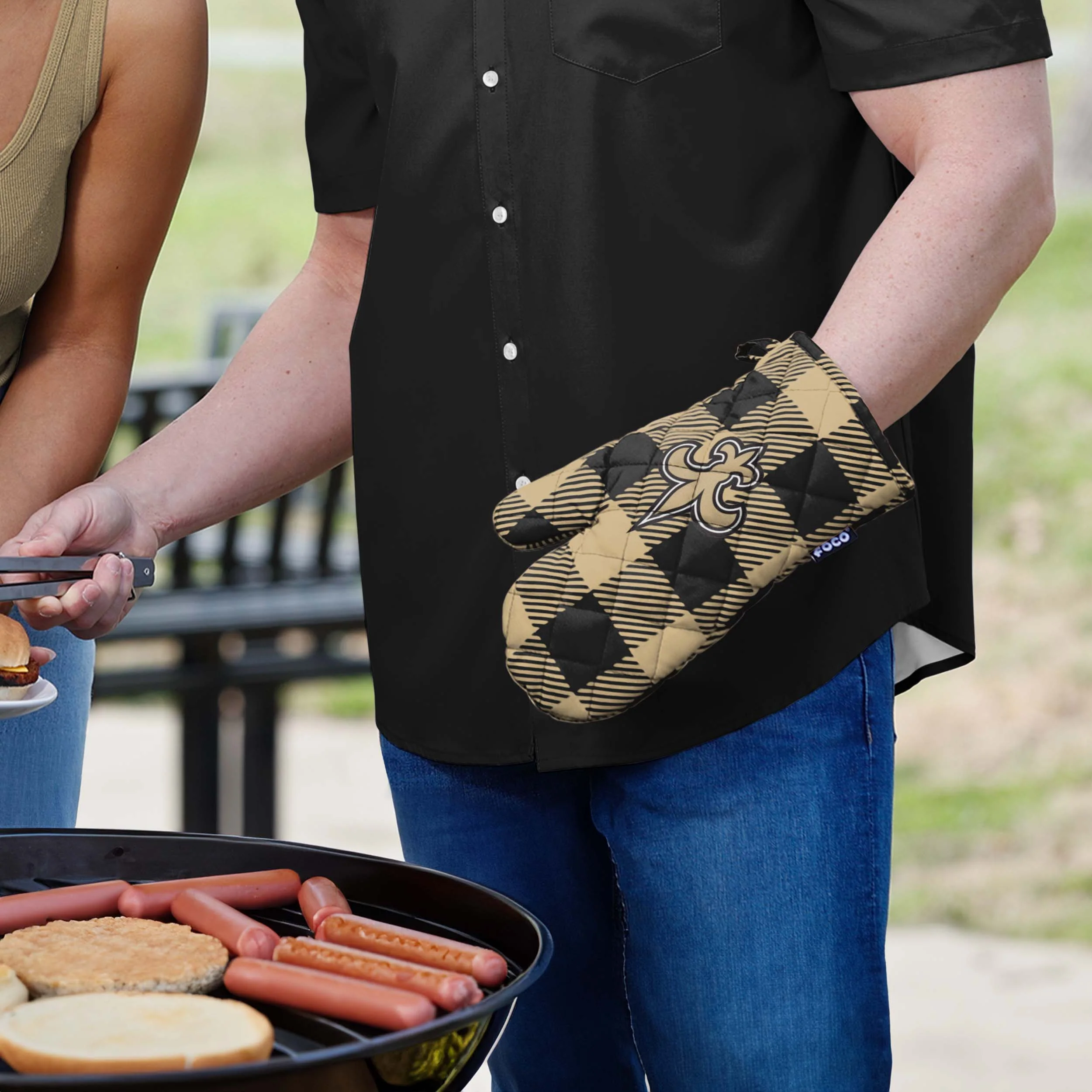 New Orleans Saints Plaid Oven Mitt - Image 3