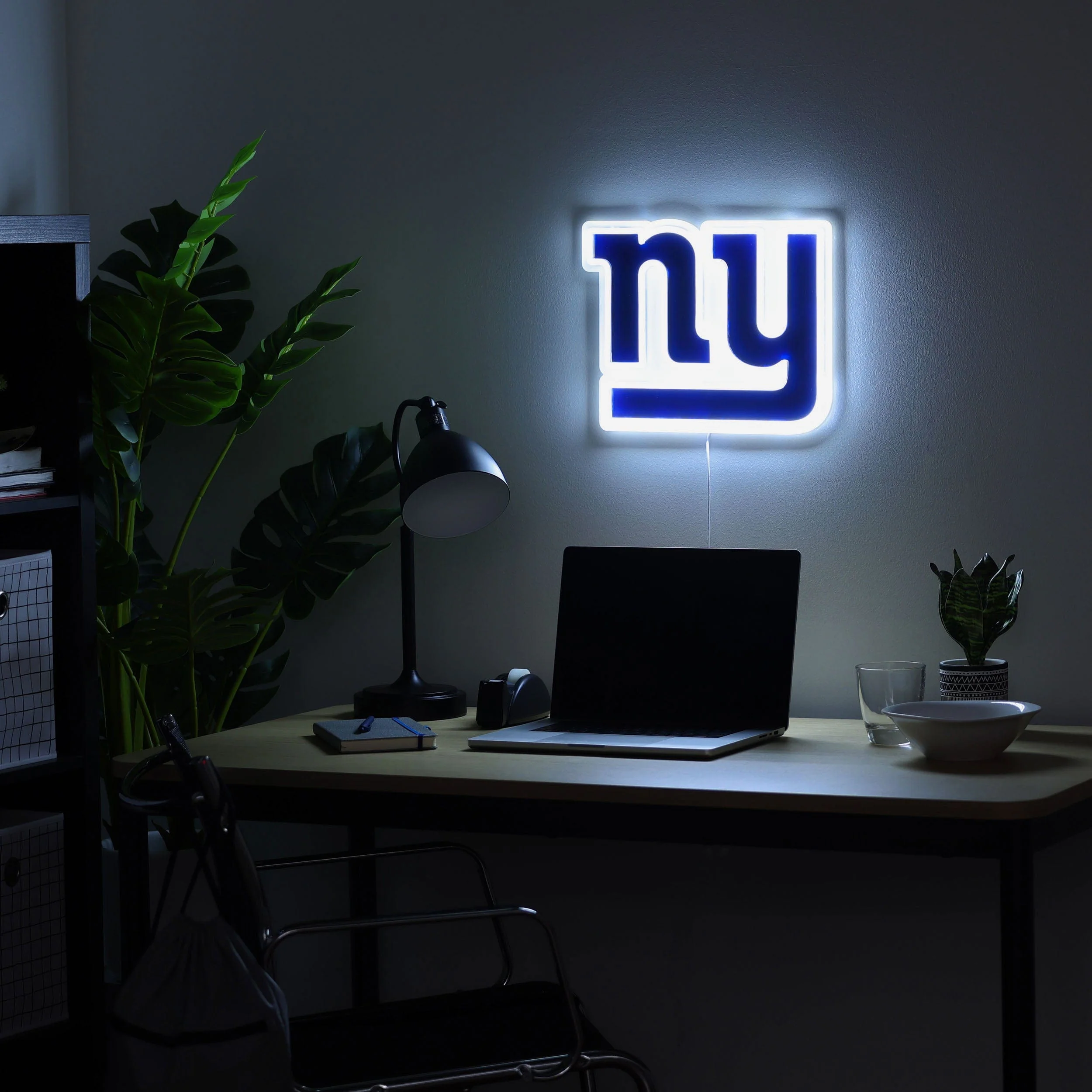 New York Giants LED Neon Light Up Team Logo Sign - Image 3