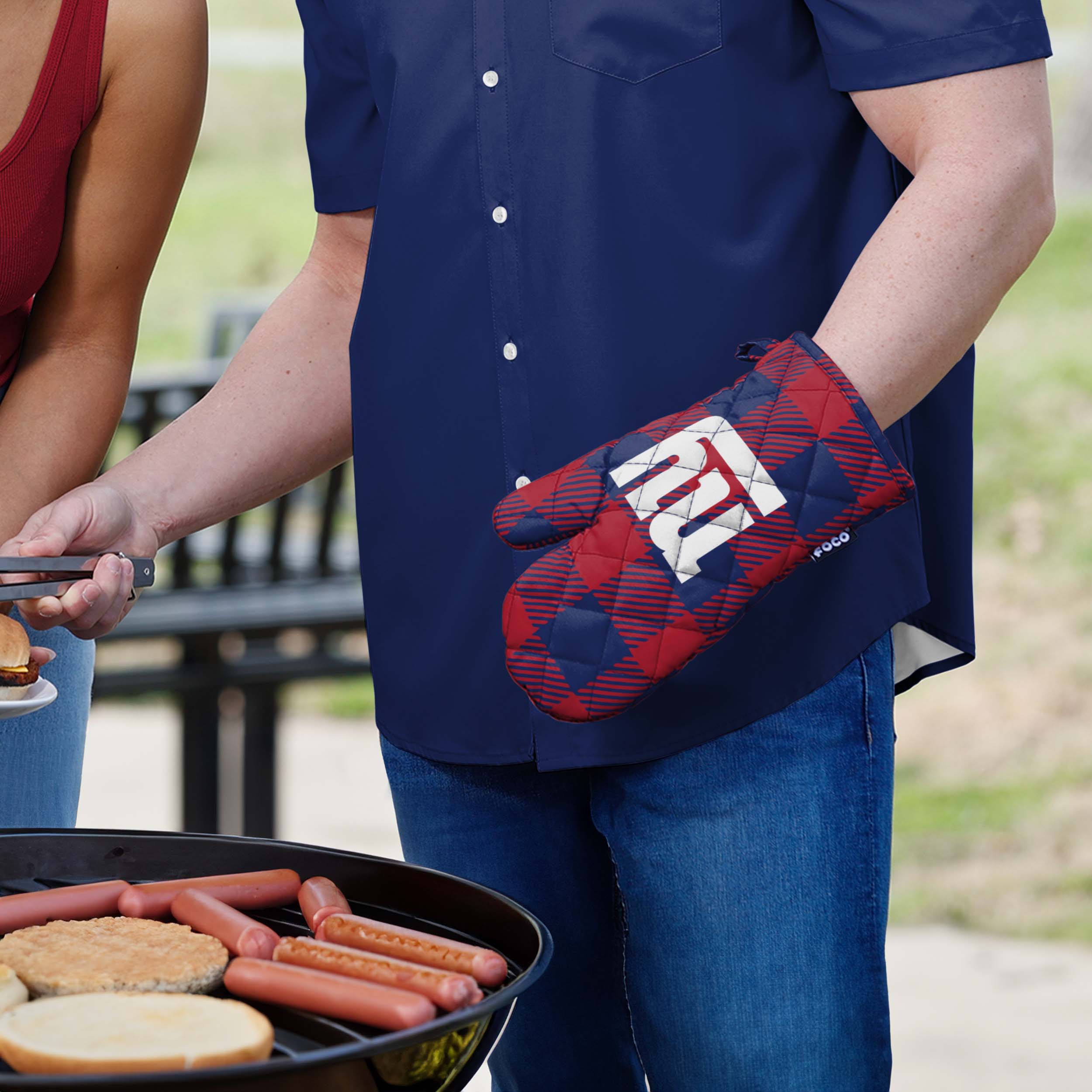 New York Giants Plaid Oven Mitt - Image 3