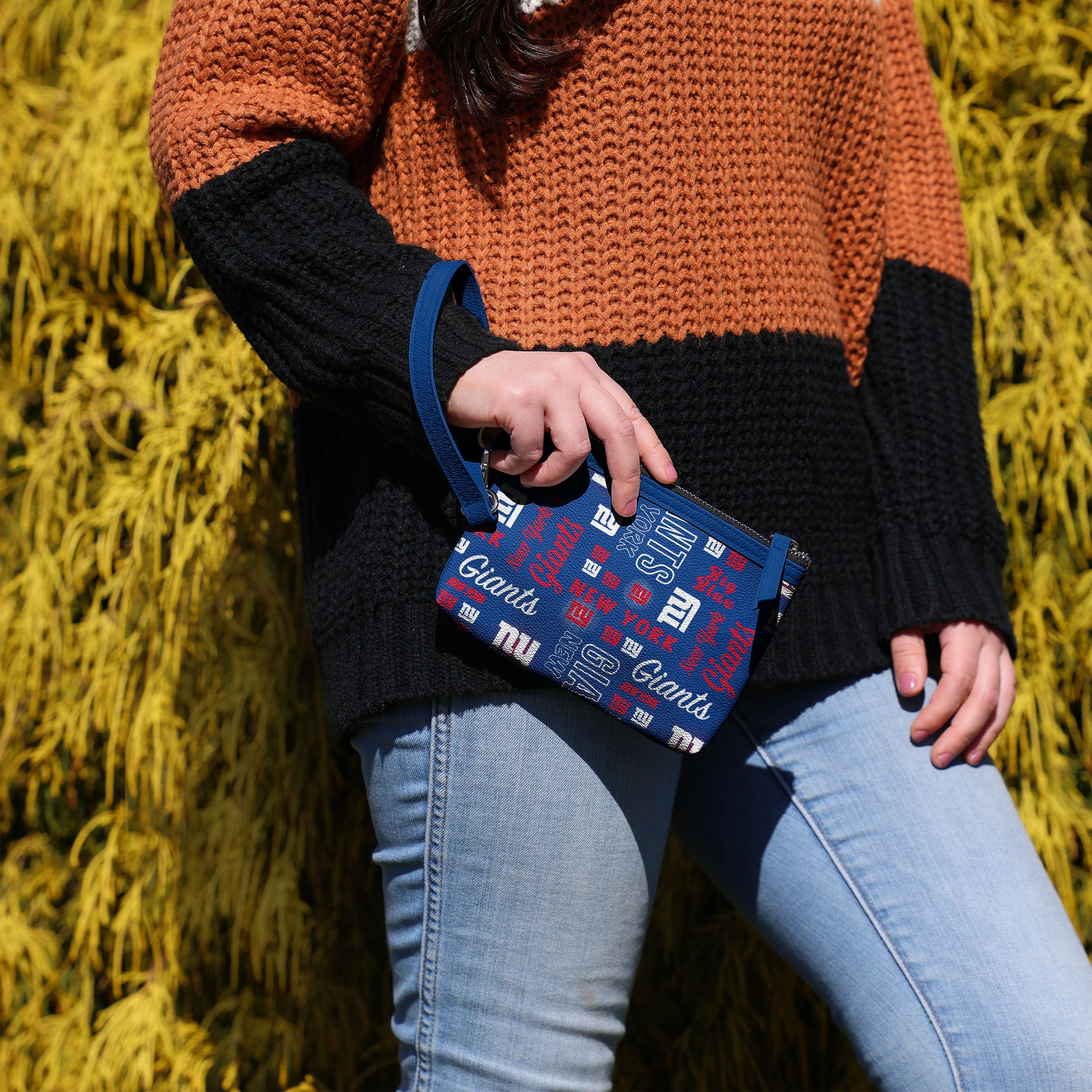 New York Giants Spirited Style Printed Collection Repeat Logo Wristlet - Image 3