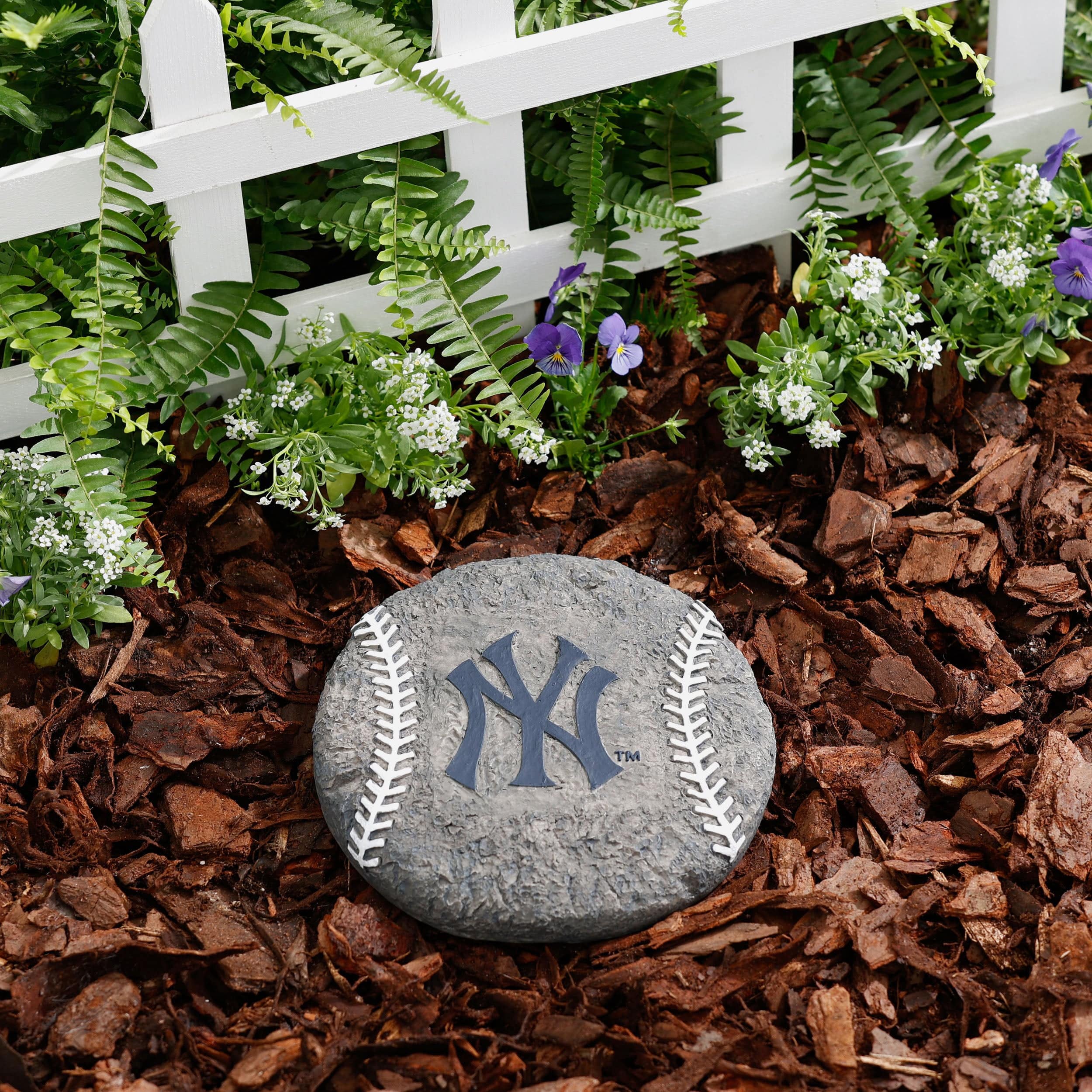 New York Yankees Ball Garden Stone - Image 2