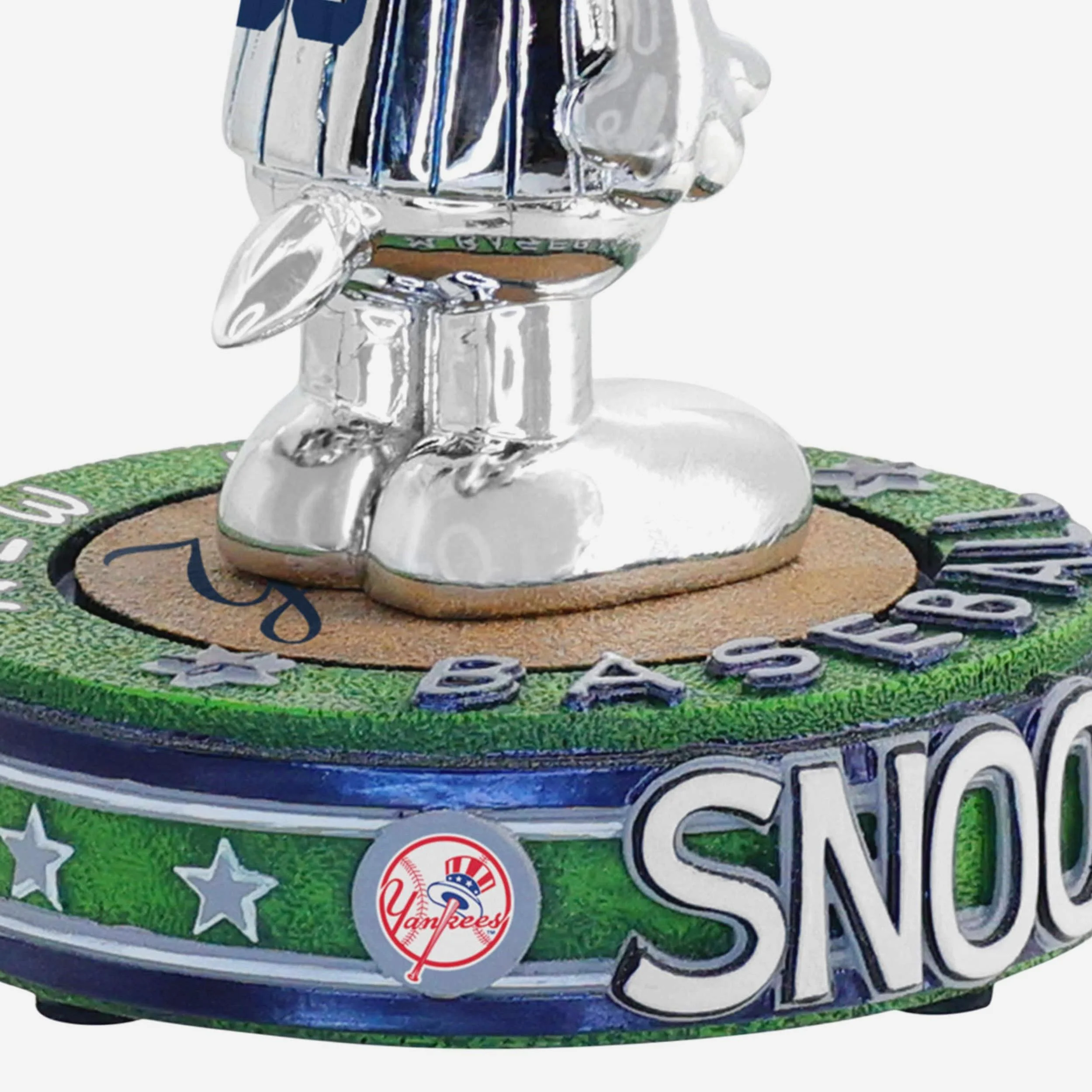 New York Yankees Snoopy Peanuts Electroplated Bighead Bobblehead - Image 3