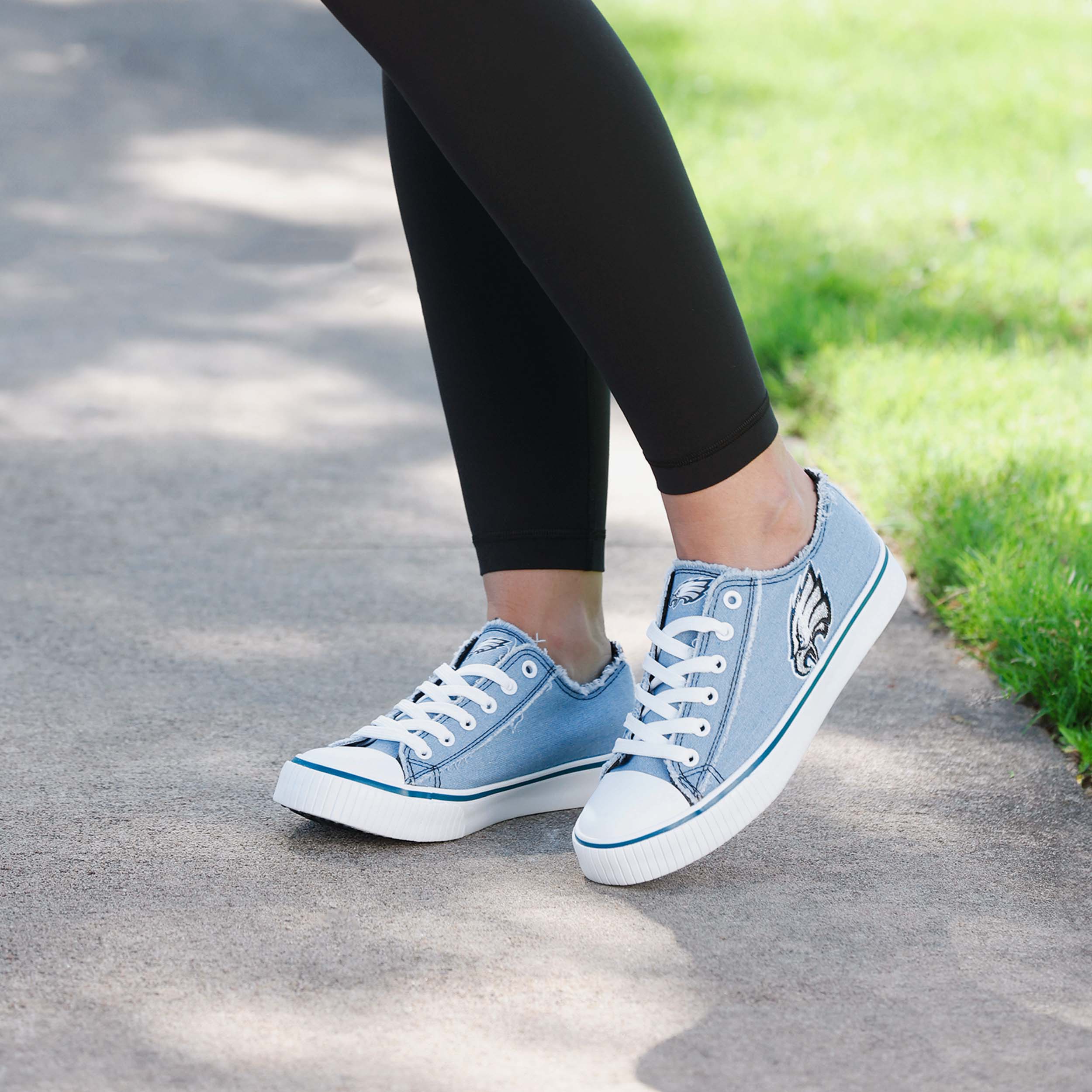 Philadelphia Eagles Womens Denim Low Top Canvas Shoe - Image 3